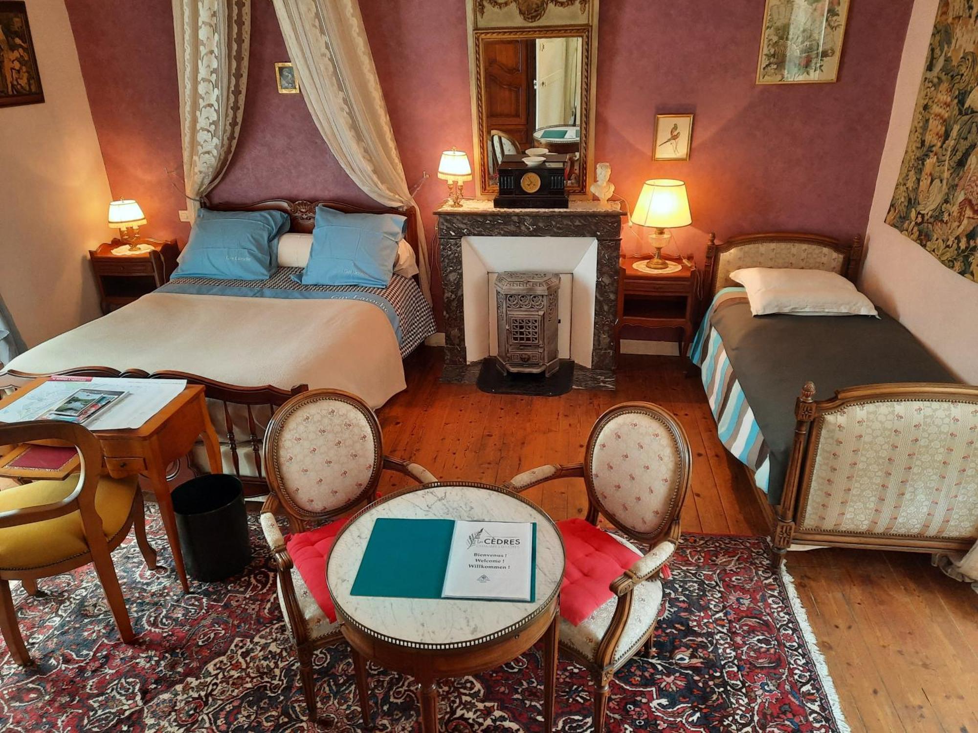 Bed and Breakfast Les Cedres Монтегю Номер фото